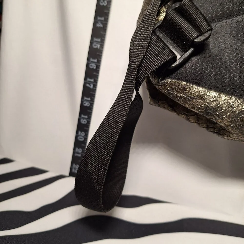 Vibedration Hydration Backpack w/o bladder -Snake/Reptile-Skin-Like - Small Used